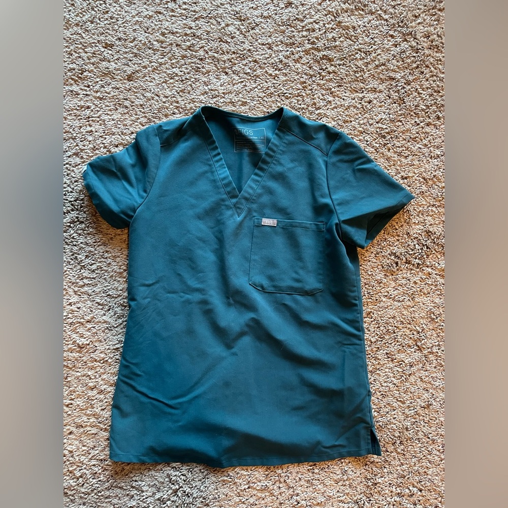 figs scrub top